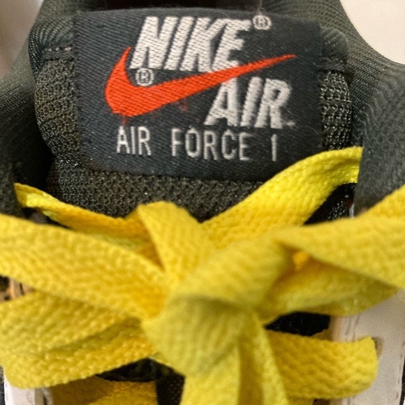 nike air force 1 lv8 2 gs smiley